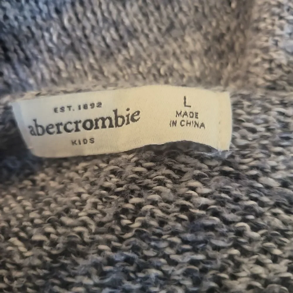Abercrombie & Fitch excellent no